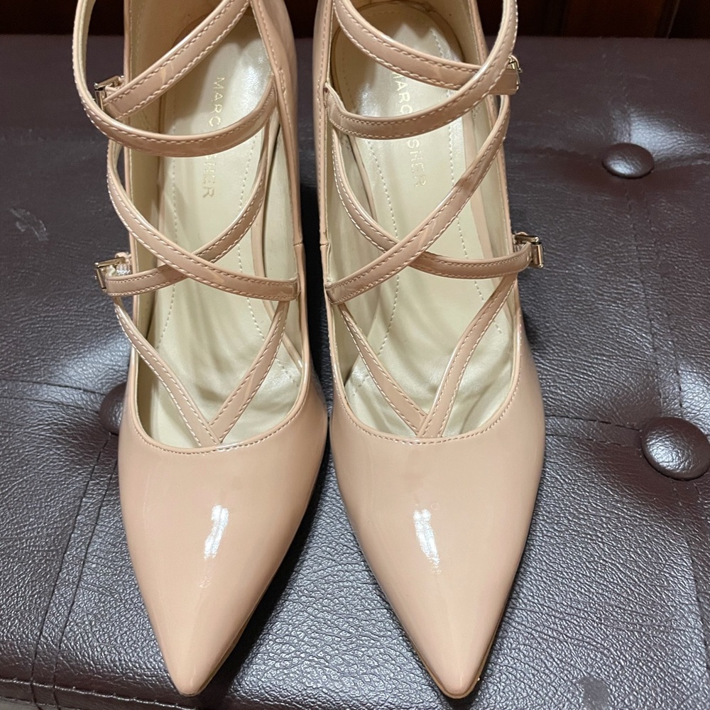 Marc Fisher nice pumps! Size 8